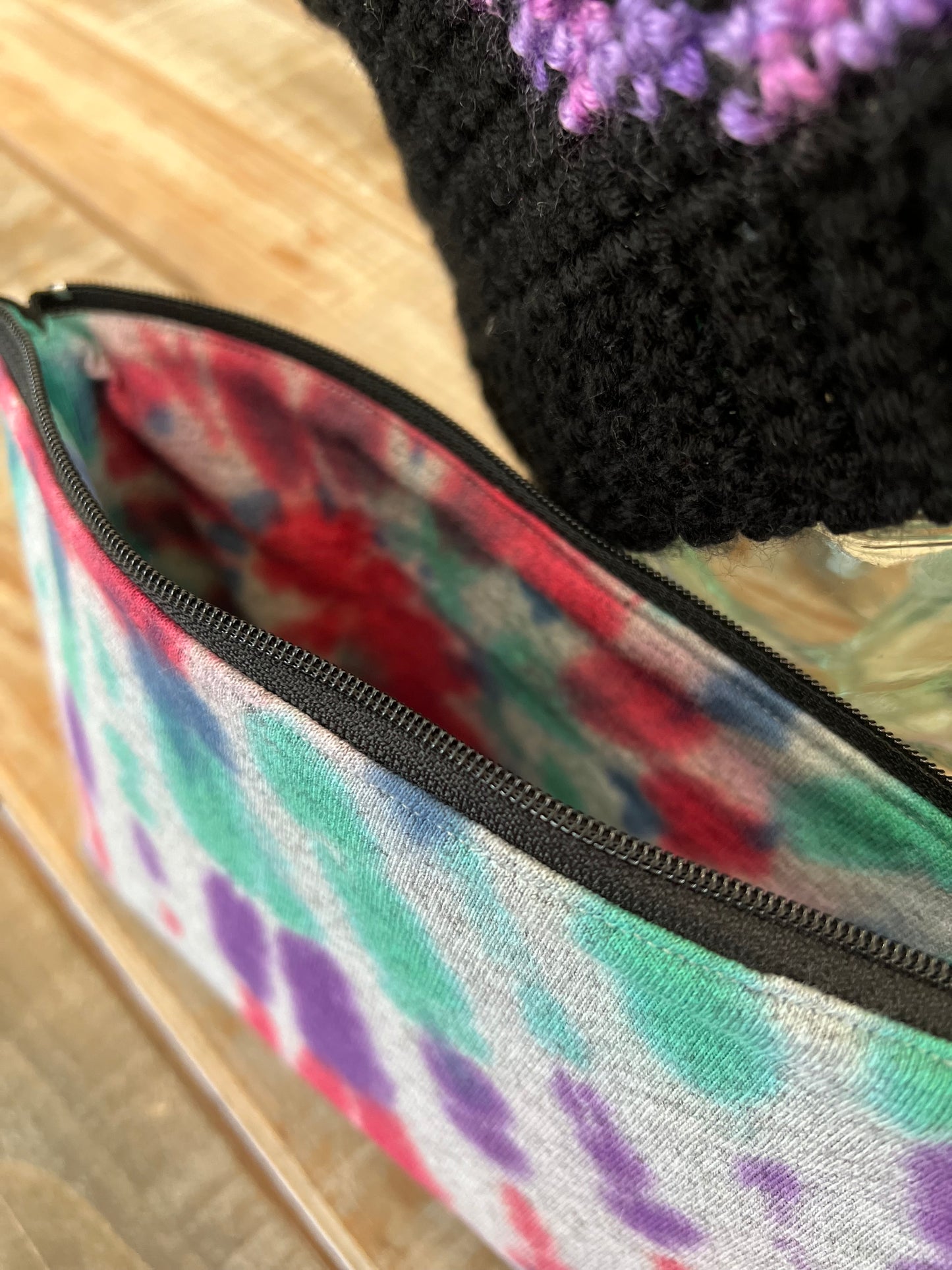 Upcycled Tie-dye pouch - Gray, green, blue, red
