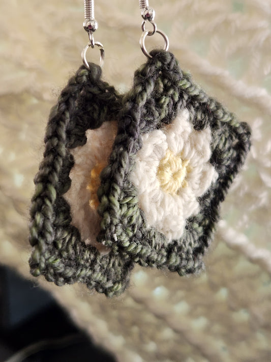 Retro Crochet Daisy Granny Square Earrings