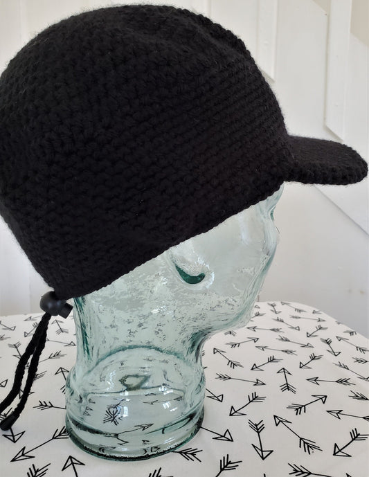 Black cap with brim and toggle