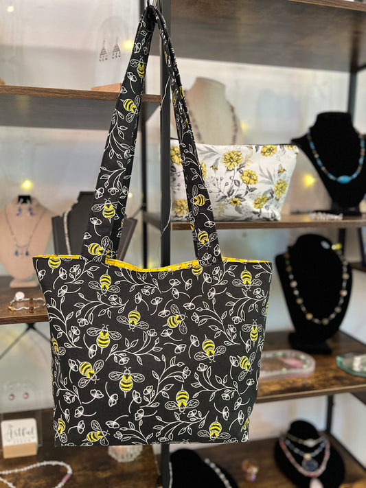 Short bumblebee tote bag with snap and zipper pouch