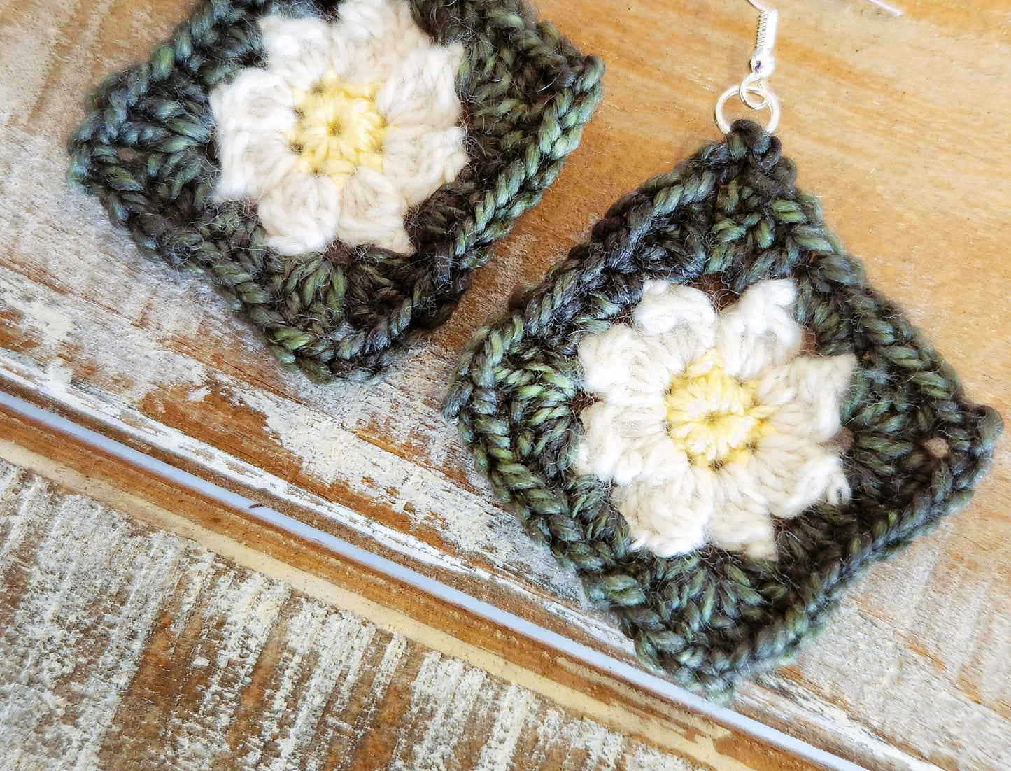 Retro Crochet Daisy Granny Square Earrings