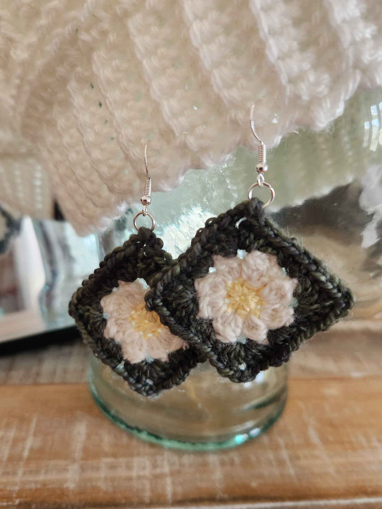 Retro Crochet Daisy Granny Square Earrings