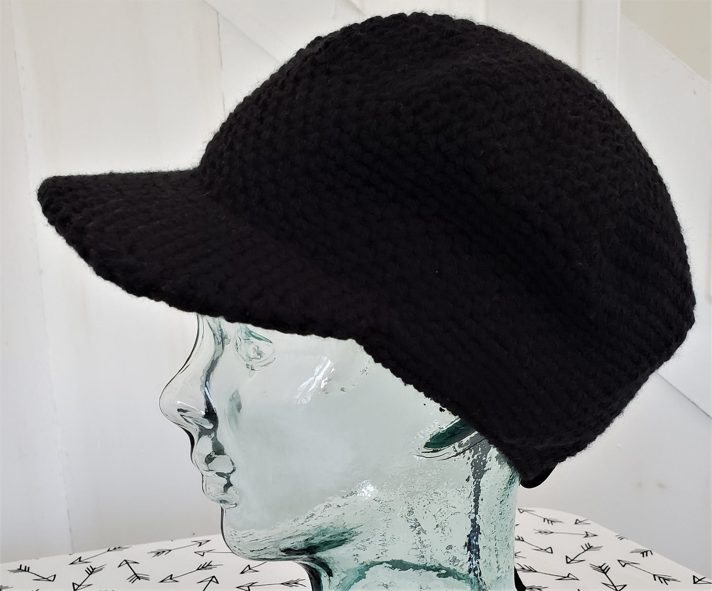 Black cap with brim and toggle